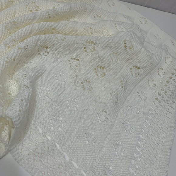 Creaciones Gavidia Openwork Edge Lightweight Baby Blanket in Cream - Picture 3 of 3
